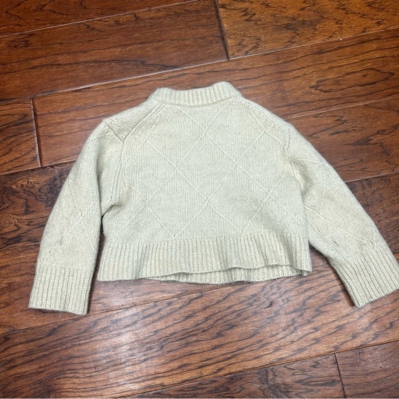 Everlane Diamond Stitch Cloud Crew cropped sweater - Picture 2 of 5